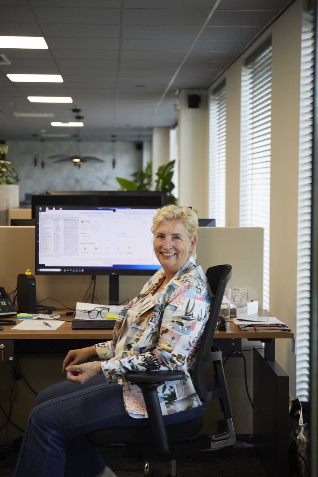 Ilse aan haar bureau